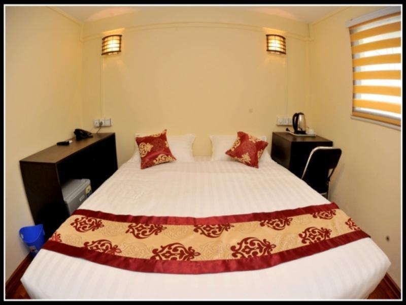 York Residence Yangon Bagian luar foto