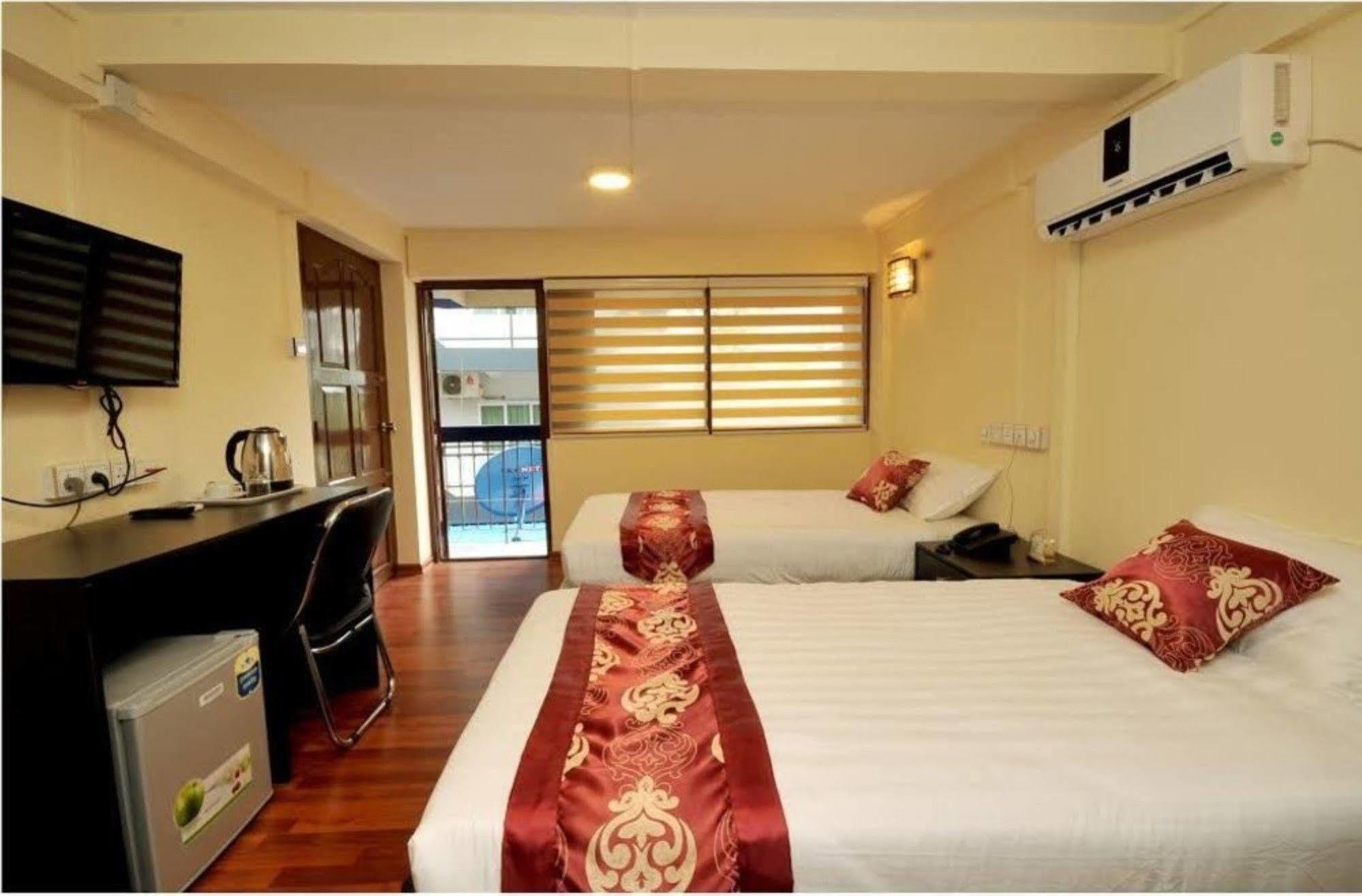York Residence Yangon Bagian luar foto