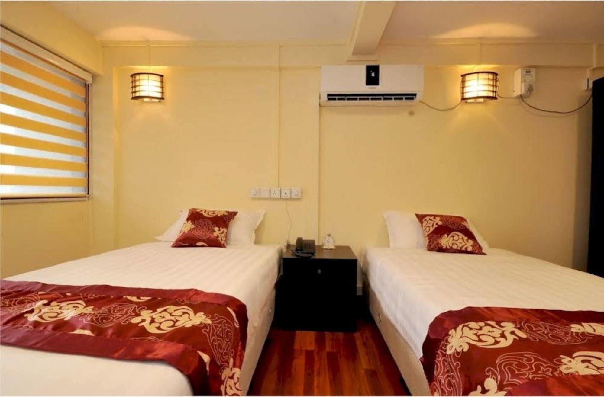 York Residence Yangon Bagian luar foto