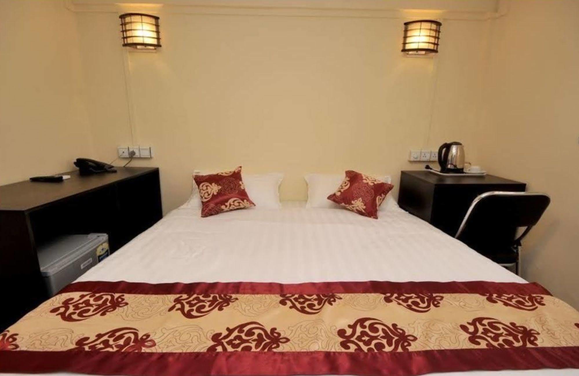 York Residence Yangon Bagian luar foto