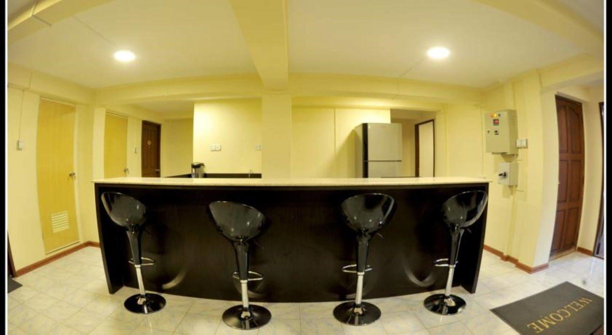 York Residence Yangon Bagian luar foto