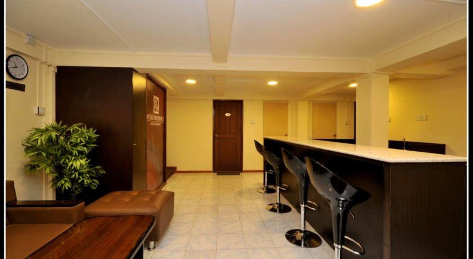 York Residence Yangon Bagian luar foto